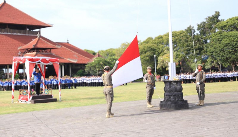 www.nusabali.com-pj-bupati-jendrika-pimpin-apel-hut-korpri-dan-pgri