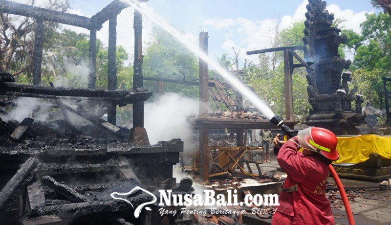 www.nusabali.com-dua-pura-terbakar-di-karangasem-14-palinggih-ludes