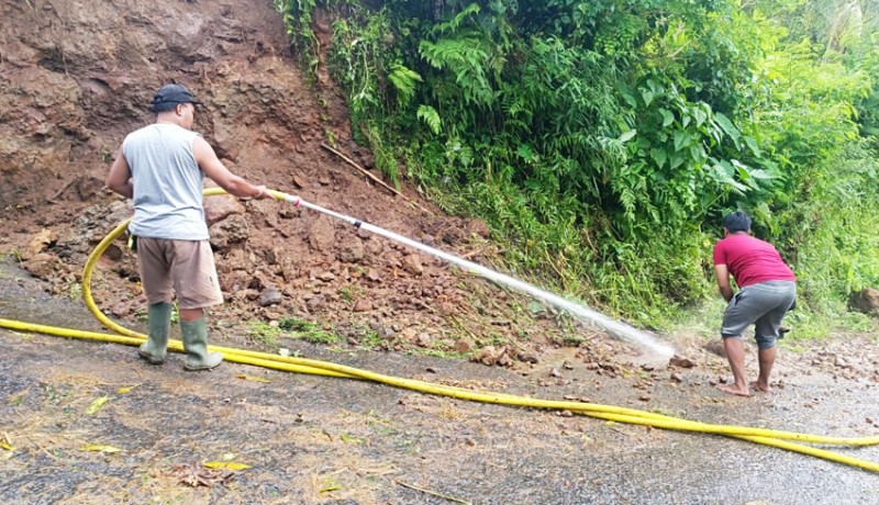 www.nusabali.com-hujan-deras-picu-pohon-tumbang-longsor-dan-banjir