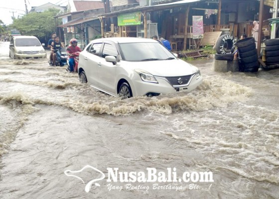 Nusabali.com - banjir-jalan-gunung-salak