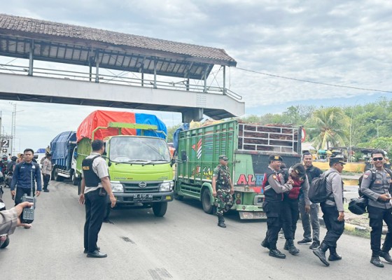 Nusabali.com - polres-klungkung-kawal-ketat-pergeseran-logistik-dari-nusa-penida