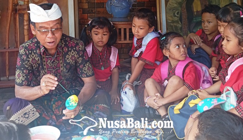 www.nusabali.com-murid-tk-belajar-melukis-telur