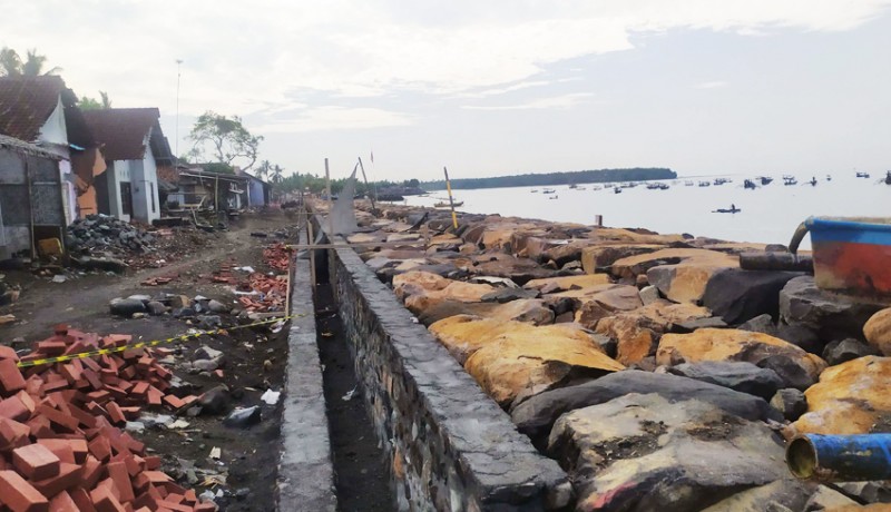 www.nusabali.com-sudah-90-persen-revetment-pantai-pebuahan-segera-rampung