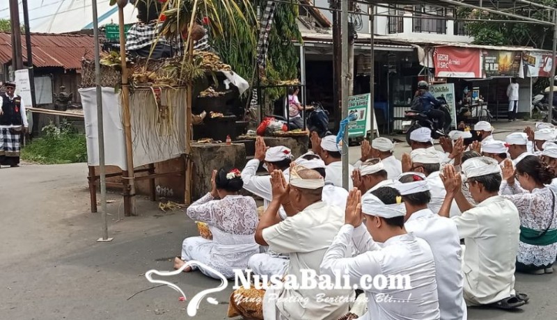 www.nusabali.com-banjar-dukuh-pesirahan-gelar-piodalan-menjaga-tradisi-dan-kebersamaan