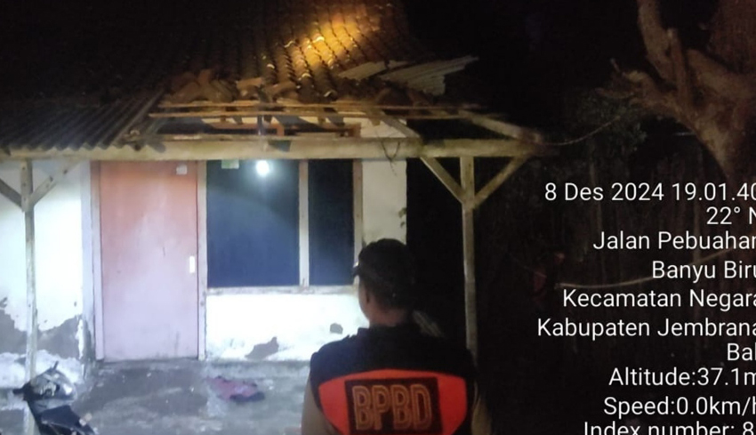 Rumah Warga Pebuahan Disapu Angin