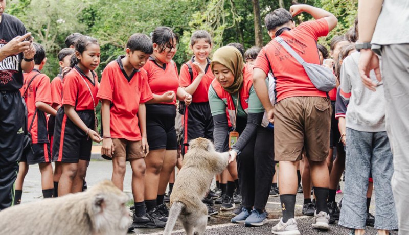 www.nusabali.com-sekolah-cinta-hutan-pertamina-ajak-siswa-berkunjung-ke-alas-kedaton