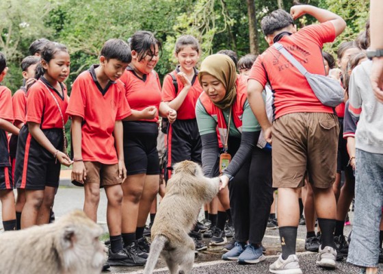 Nusabali.com - sekolah-cinta-hutan-pertamina-ajak-siswa-berkunjung-ke-alas-kedaton