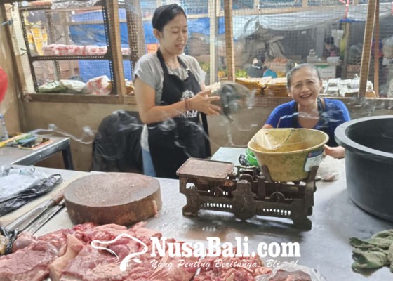 Nusabali.com - jelang-natal-dan-tahun-baru-2025-harga-daging-babi-naik-1111-persen