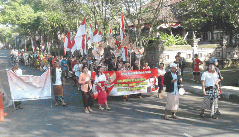 www.nusabali.com-muda-mudi-long-march-gunakan-pakaian-adat-nusantara