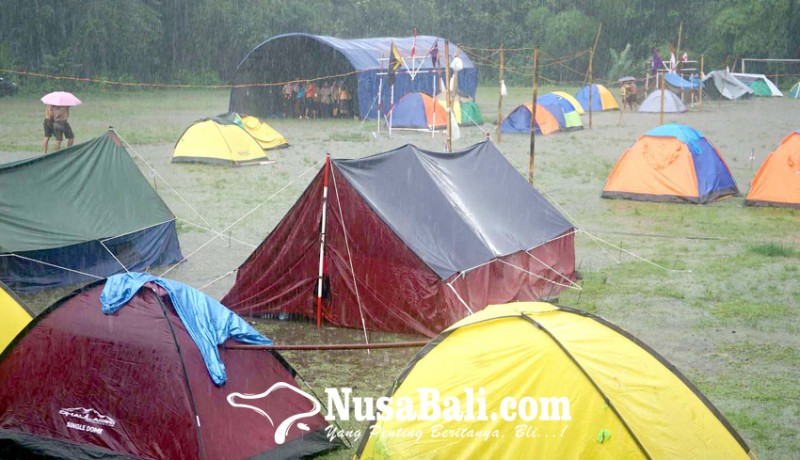 www.nusabali.com-puluhan-tenda-perkemahan-terendam-air