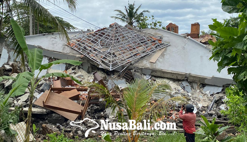 Rumah Ambruk di Darmasaba