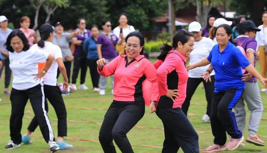 Peringatan Hari Ibu, Dinas Sosial Buat Lomba Menjepit Terong