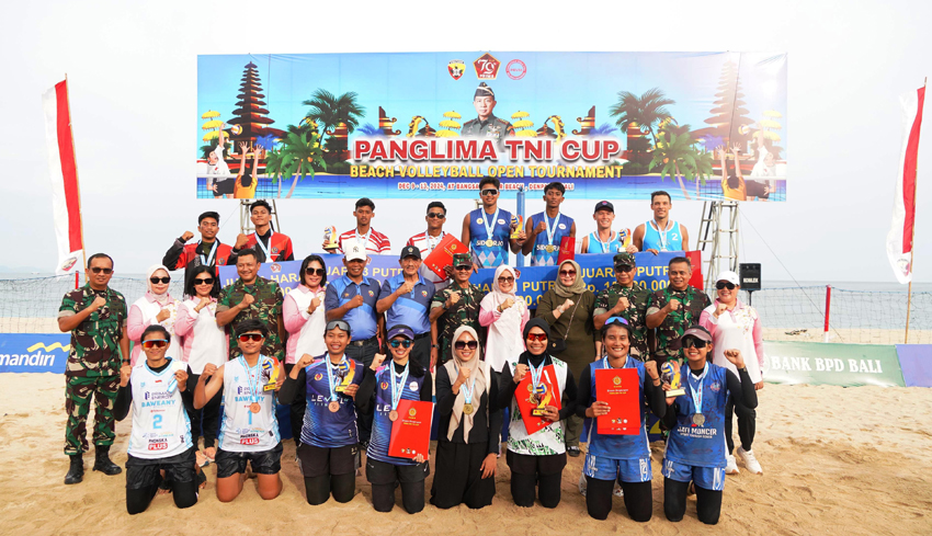 Tim Putra KONI Sidoarjo Juara Voli Pantai Piala Panglima TNI