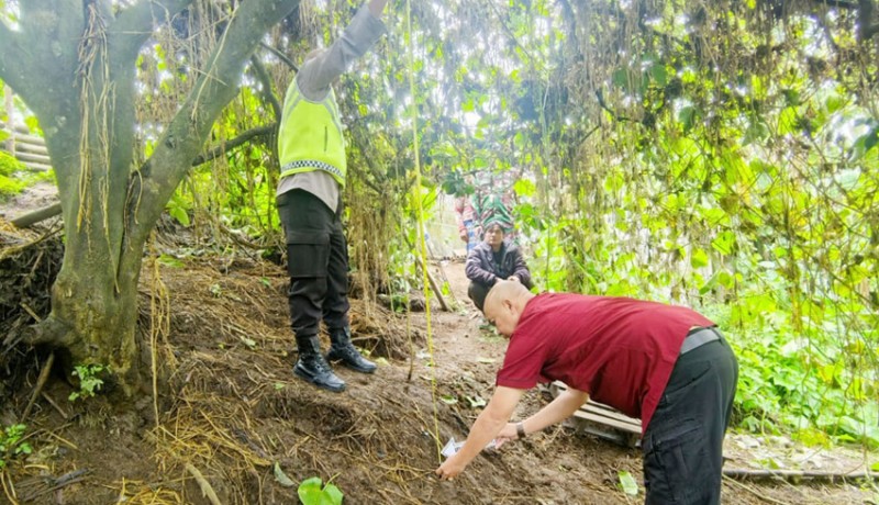 www.nusabali.com-diduga-masalah-asmara-pelajar-tewas-gantung-diri