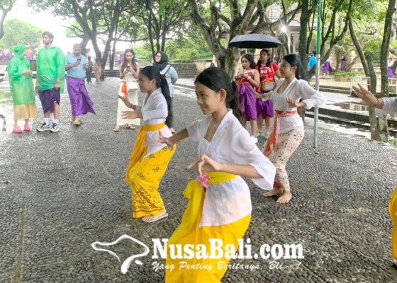 Nusabali.com - upacara-tumpek-uye-di-dtw-kawasan-luar-pura-luhur-uluwatu