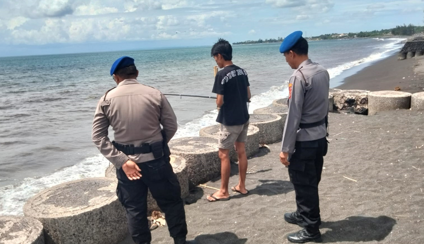 Cuaca Ekstrem, Diimbau Tak Beraktivitas di Pantai