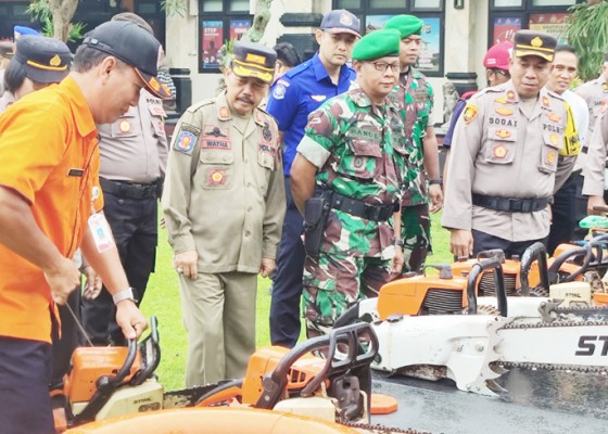 Nusabali.com - polres-gianyar-cek-peralatan-penanggulangan-bencana-alam