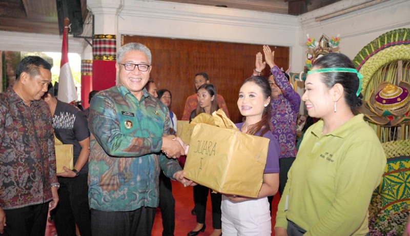 www.nusabali.com-lomba-line-dance-meriahkan-peringatan-hari-ibu-di-gianyar