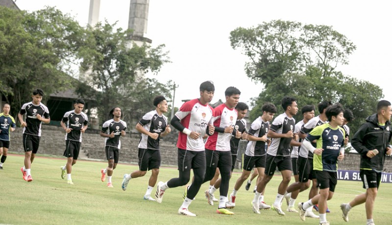 www.nusabali.com-jelang-hadapi-filipina-kadek-arel-dkk-tiba-di-solo-timnas-gelar-latihan-perdana