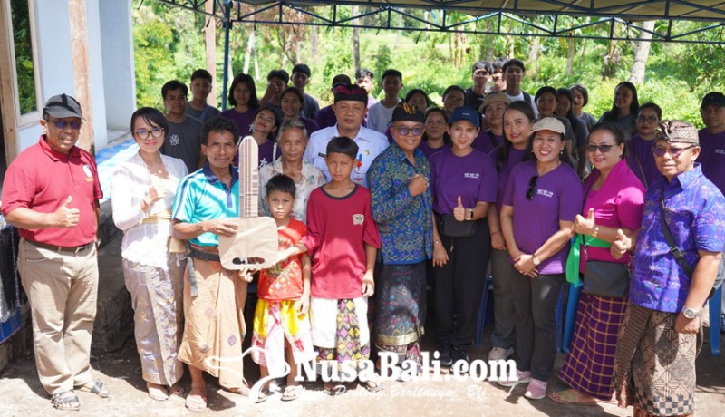 www.nusabali.com-sman-1-singaraja-bedah-rumah-warga-desa-poh-bergong