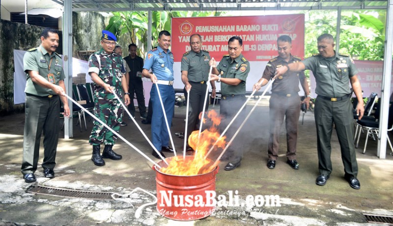 www.nusabali.com-oditurat-militer-iii-3-denpasar-musnahkan-barang-bukti-lima-perkara