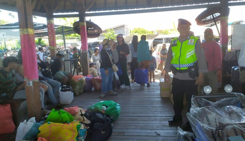 www.nusabali.com-polair-polres-klungkung-intensifkan-pengamanan-di-pelabuhan-jelang-nataru