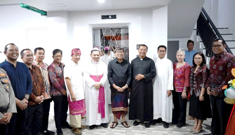 www.nusabali.com-arya-wibawa-resmikan-gedung-pastoran-gereja-katolik-santo-petrus