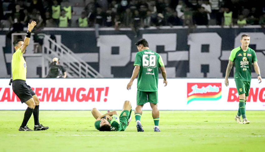 Selain Jadwal, Persebaya Kritik Kepemimpinan Wasit dan VAR