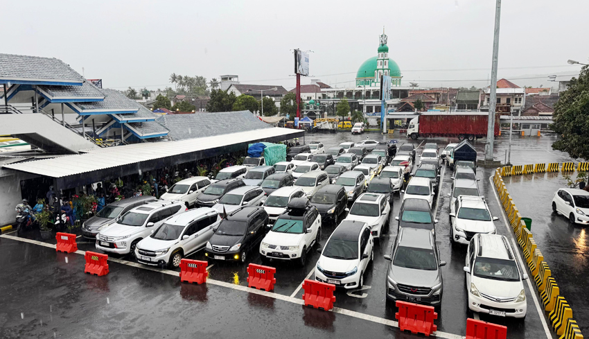 Kendaraan Tinggalkan Bali Naik 12 Persen