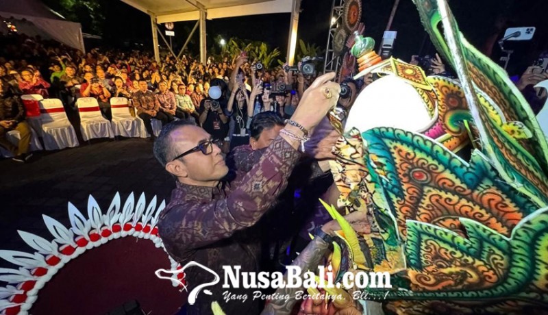 www.nusabali.com-walikota-jaya-negara-buka-denpasar-festival-ke-17