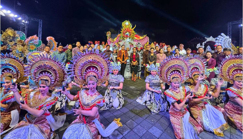 Denpasar Festival ke-17 Resmi Dibuka: Parade ‘Surya Chandra’ Semarakkan Malam Inagurasi