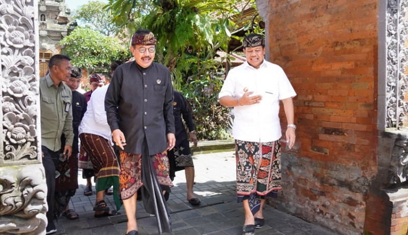 www.nusabali.com-pj-gubernur-bali-sambangi-puri-ubud-jelang-akhiri-tugas