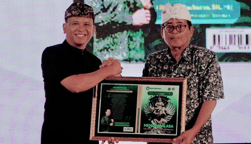 Luncurkan Buku “Menopang Asa Masyarakat Bali Sejahtera”