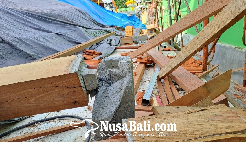 www.nusabali.com-hendak-diplaspas-bangunan-proyek-hibah-bkk-badung-di-mengwi-roboh