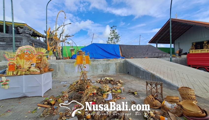 www.nusabali.com-hendak-diplaspas-bangunan-proyek-hibah-bkk-badung-di-mengwi-roboh