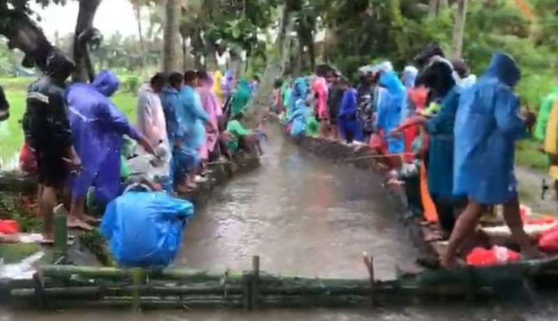 www.nusabali.com-diguyur-hujan-390-peserta-tetap-antusias-ikuti-lomba-mancing-di-subak-banjar-banda