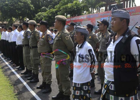 Nusabali.com - amankan-idul-adha-polisi-gandeng-pecalang