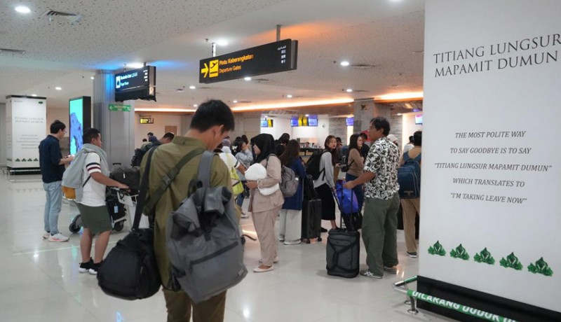 www.nusabali.com-penumpang-terus-berdatangan-ke-bali-via-bandara