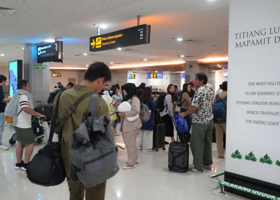 Nusabali.com - penumpang-terus-berdatangan-ke-bali-via-bandara