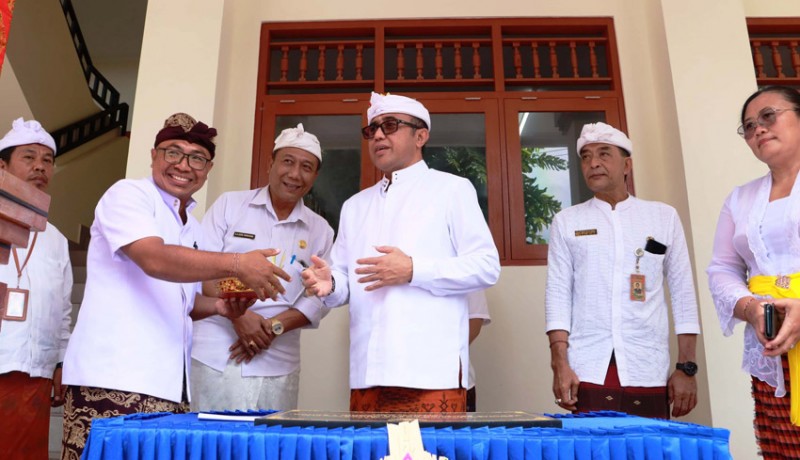 www.nusabali.com-walikota-resmikan-dan-saksikan-pamelaspasan-gedung-baru-sdn-1-sanur