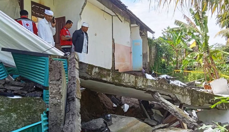 www.nusabali.com-tembok-rumah-warga-amblas