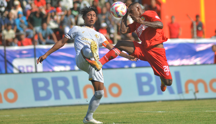 Arema Pecundangi Semen Padang