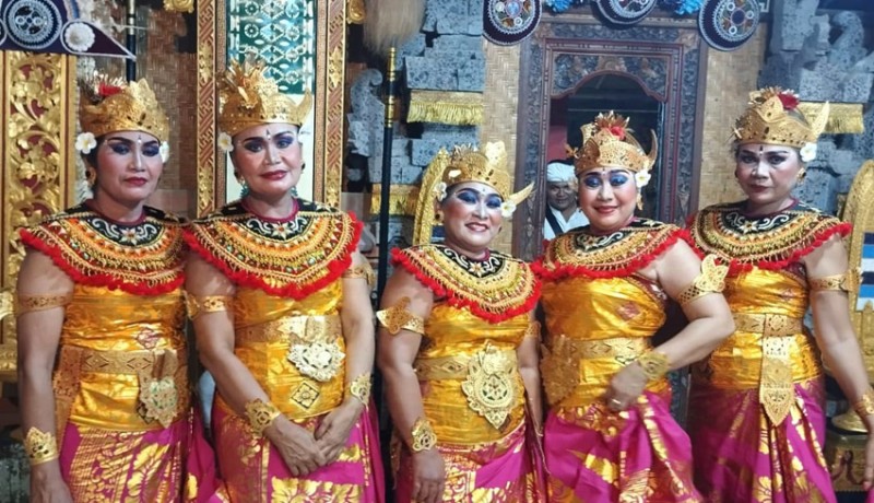 www.nusabali.com-srikandi-dprd-gianyar-ikut-lestarikan-seni-dan-budaya-lewat-tarian-margapati