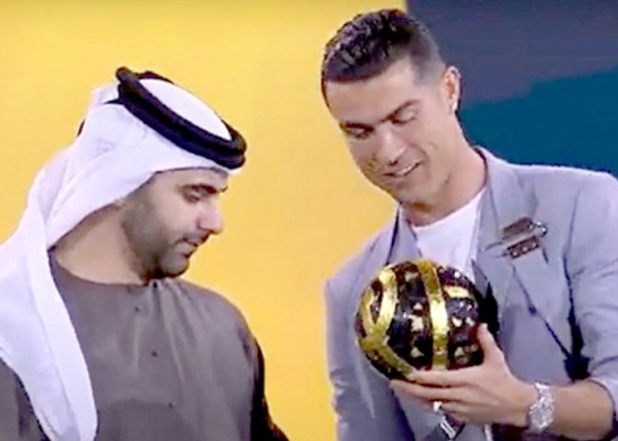 Nusabali.com - ronaldo-raih-globe-soccer-award