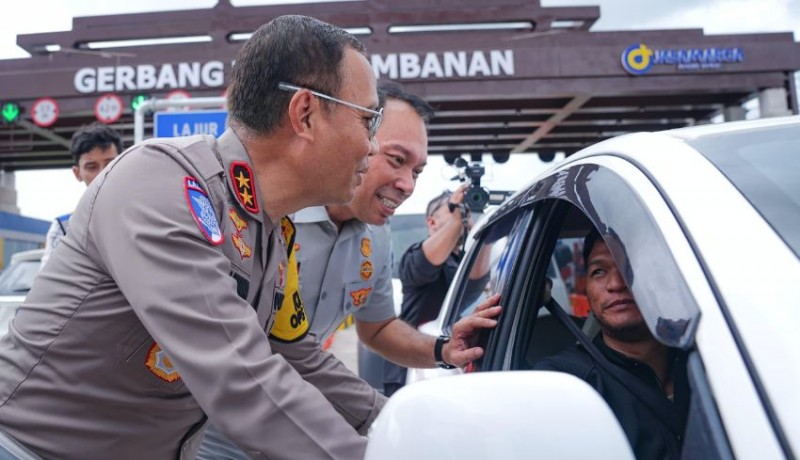 www.nusabali.com-dirut-jasa-raharja-bersama-wamenhub-dan-kakorlantas-polri-tinjau-arus-mudik-dan-libur-nataru-di-tol-jogja-solo