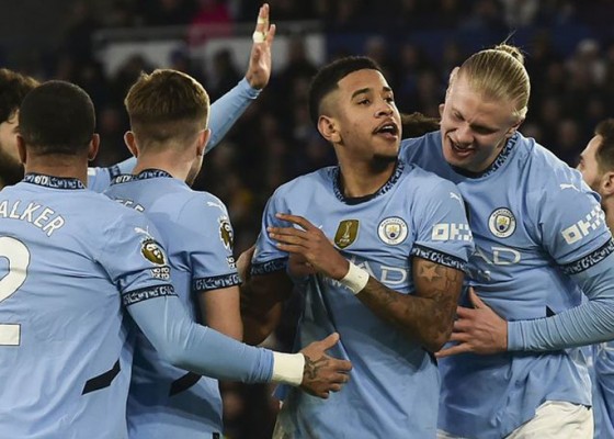 Nusabali.com - manchester-city-menang-lagi-guardiola-puji-savinho