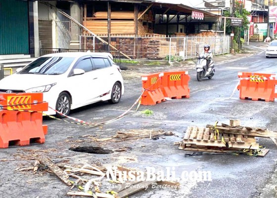 Nusabali.com - jalan-jebol-di-lukluk-belum-diperbaiki-dinas-pupr-sebut-masih-pesan-box-culvert