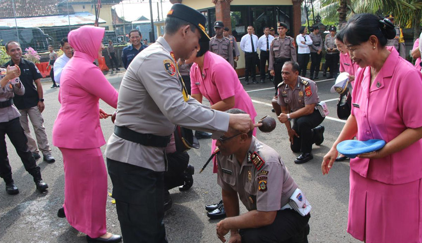 Akhir Tahun 63 Personel Polres Badung Naik Pangkat