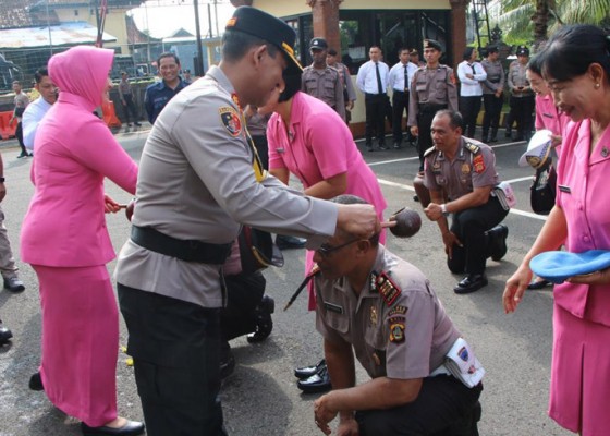 Nusabali.com - akhir-tahun-63-personel-polres-badung-naik-pangkat