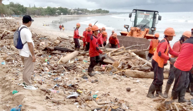 www.nusabali.com-dinas-pupr-bantu-tangani-sampah-kiriman